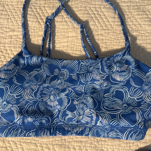 Rabbit hopper 4” shorts (M) and EZ bra-Vo (S) - Picture 4 of 6